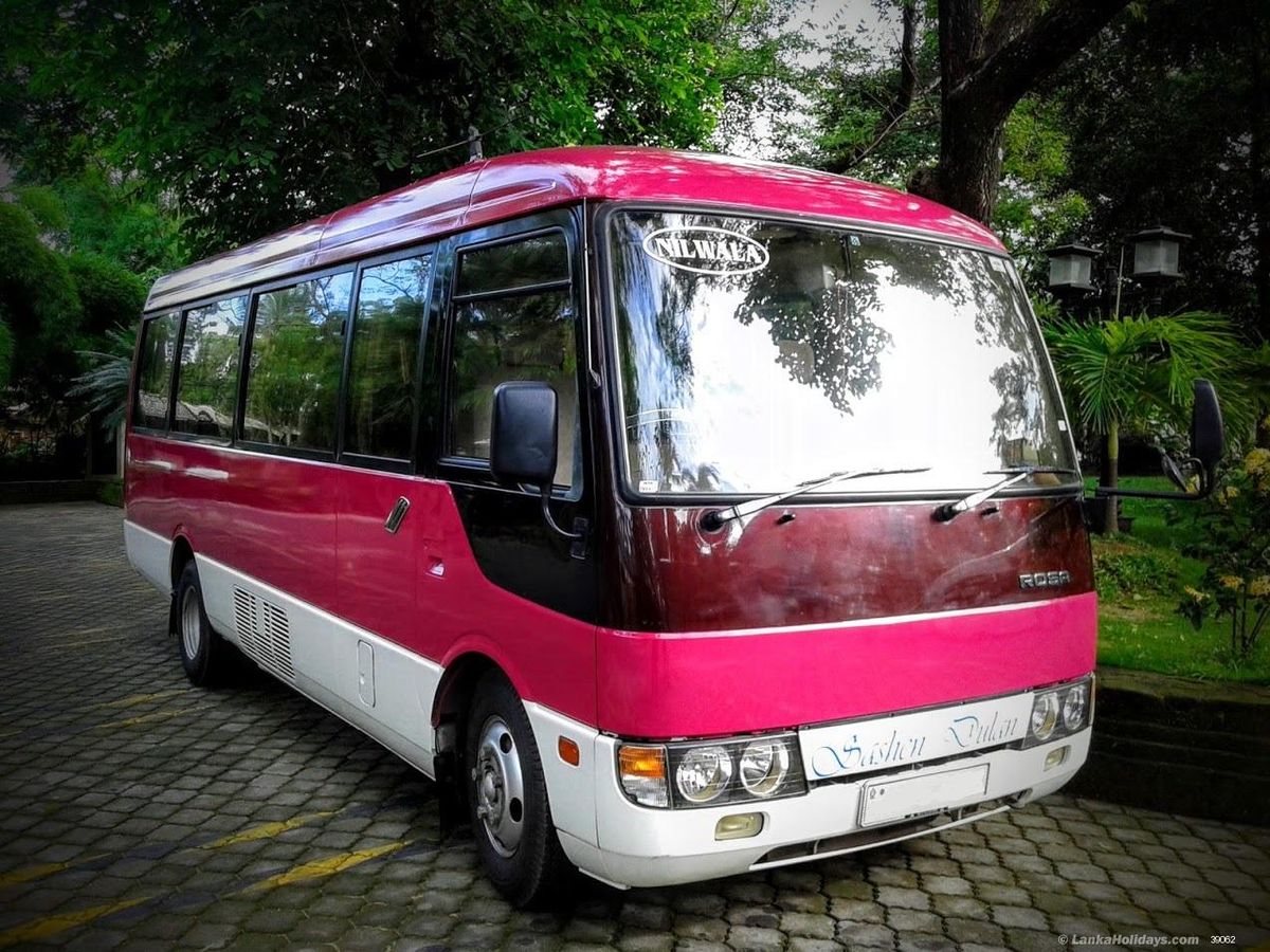 اتوبوس بین شهری در سریلانکا